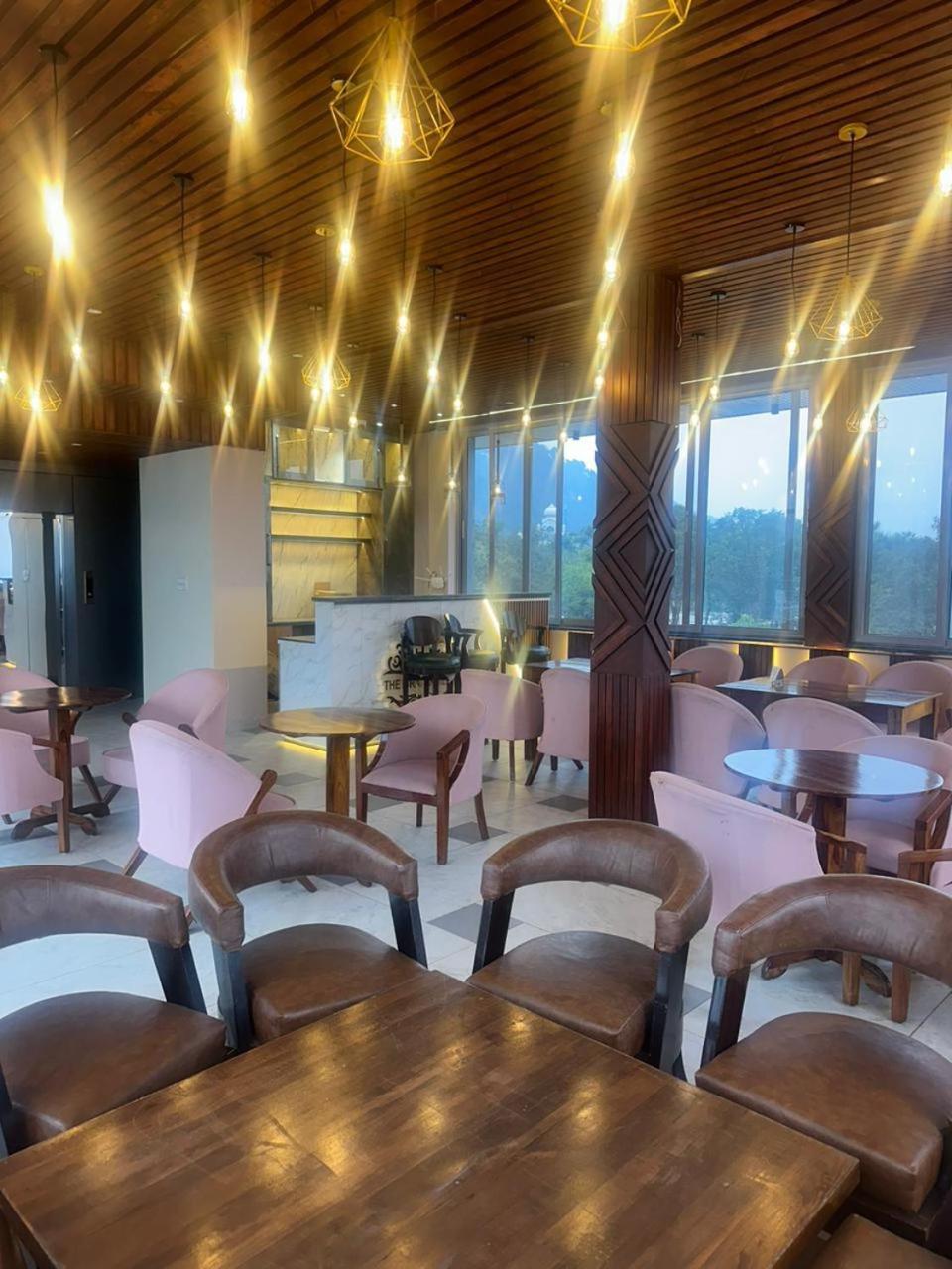The Grand View Hotell Baijnāth Eksteriør bilde